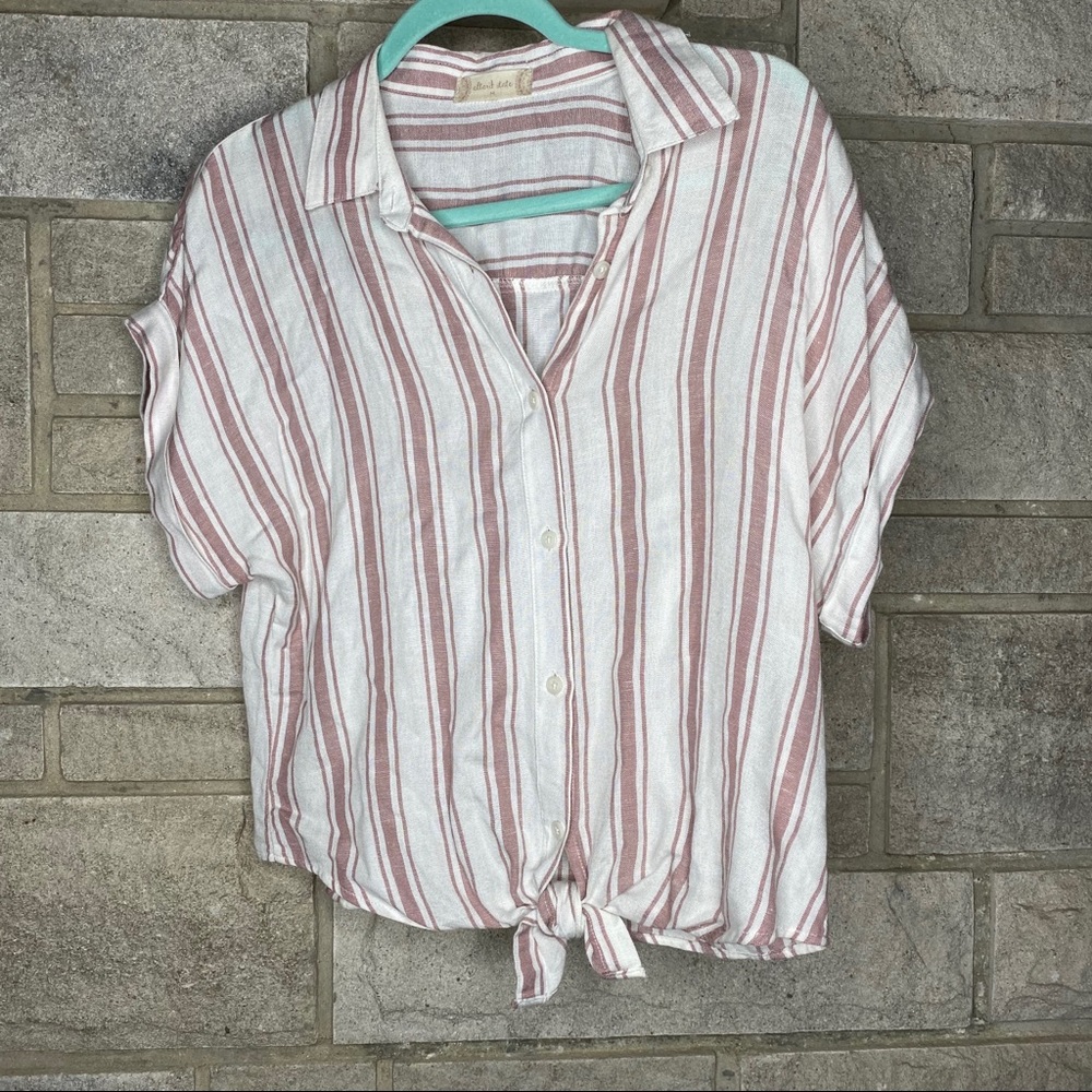 Altar’d State Short Sleeve Knot Top medium